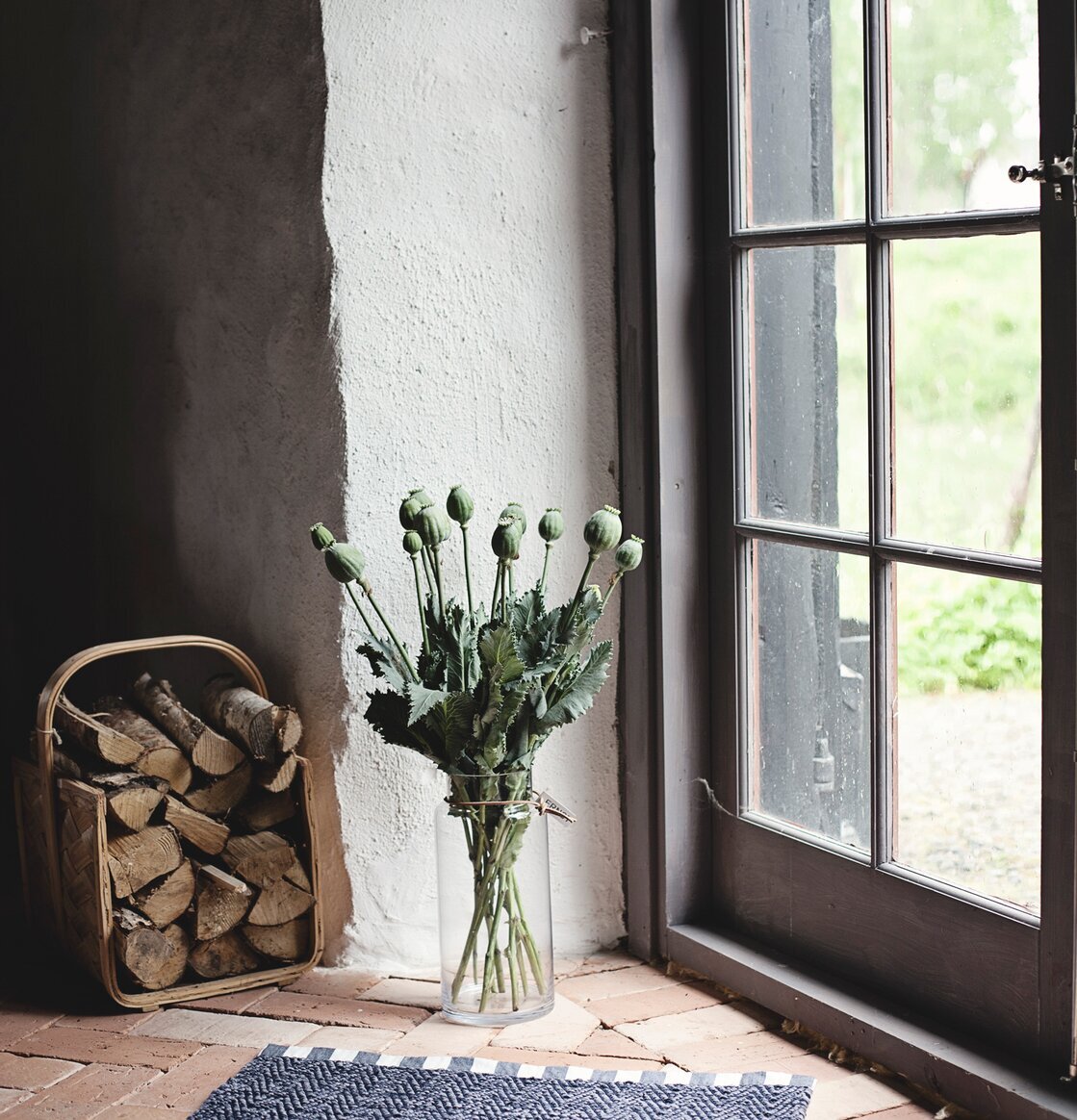 Matta ERNST Beige från Ernst i ett rustikt och ljust rum