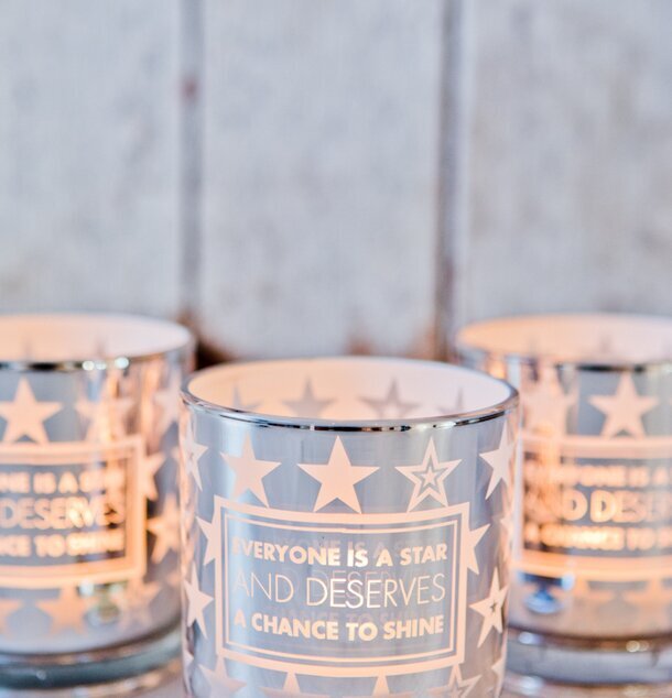 Star - Majas Cottage ljuslykta med stjärnmönster och text