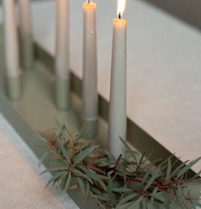 Bild av stilren ljusstake med magnetiska ljushållare