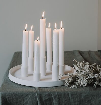 Bild av smakfullt ljusarrangemang för harmonisk inredning