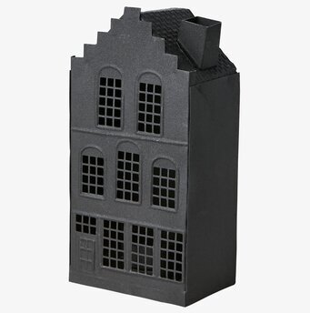 Bild av stilfull ljuslykta i form av ett traditionellt hus