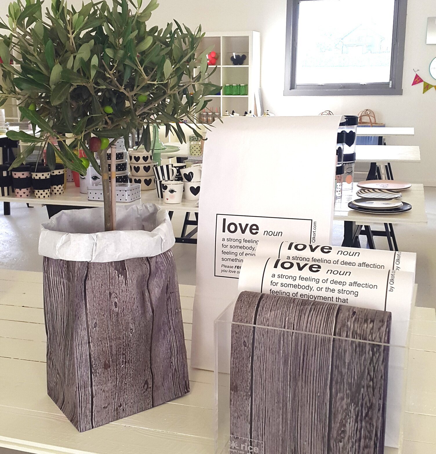 Presentpåse WOOD Qlkort från QLKort med träliknande design