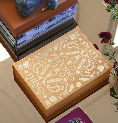 Förvaringsbox - Precious Things Printworks Förvaringslådor och korgar Boxar Förvaringsboxar Porslinsboxar Trälådor Smyckesboxar i porslin Förvaringsbrickor