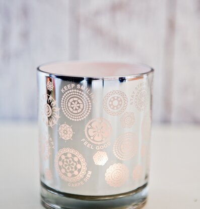 Sayings Silver - Majas Cottage ljushållare i silverfärgat glas