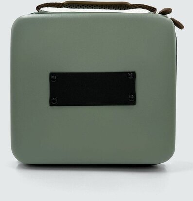 Foto av stilfull och funktionell förbandslåda i grönt