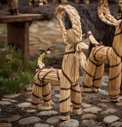 Bild av nostalgisk julbock i naturligt halmmaterial