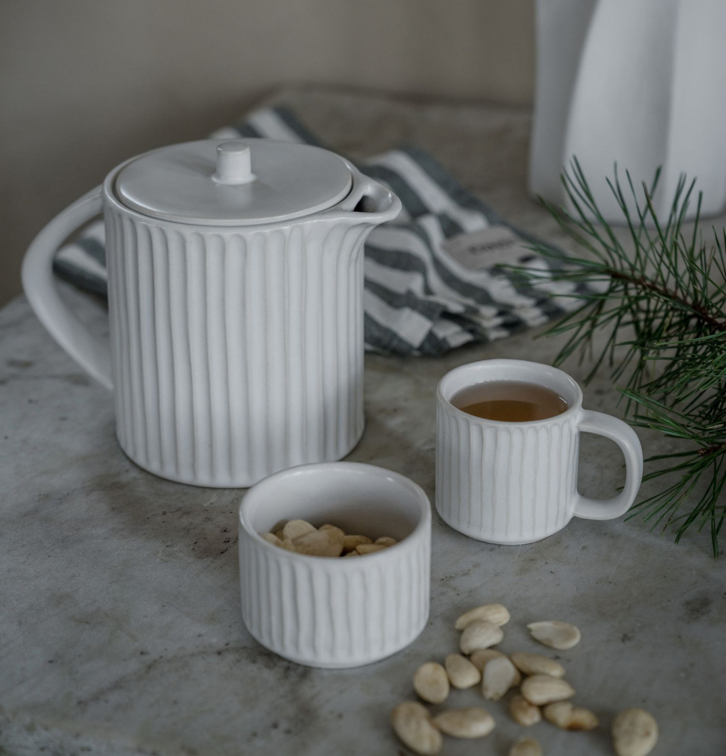 Glöggmugg Räfflad Naturvit Glöggkanna Med Värmare Glöggskål 7.5cm Ernst Muggar/koppar i porslin, keramik, papper eller biologiskt