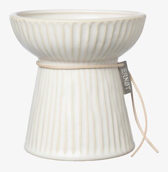 Bild av naturvit lökvas med räfflad yta och snöre