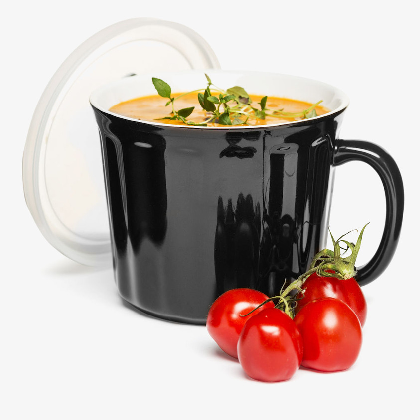 Soppmugg Svart från Sagaform med lock och färska tomater