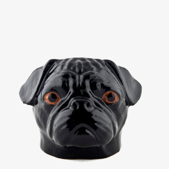 Foto av uttrycksfull äggkopp i form av hundhuvud