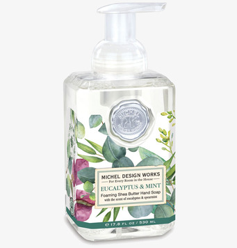 Bild av skumtvål med eucalyptus och mint i elegant design