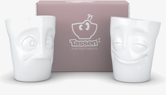 Bild av två unika muggar med charmiga ansiktsuttryck