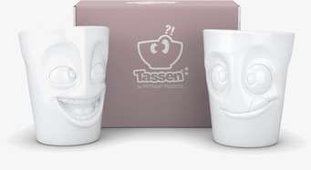 Bild av två unika muggar med lekfulla ansikten