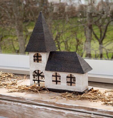 Foto av charmig kyrkdekoration med rustik känsla