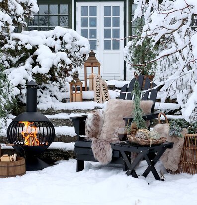 Bild av harmonisk vinteroas med stilfull inredning