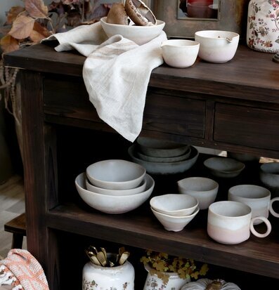 Bild av stilfull heminredning med rustik och varm känsla