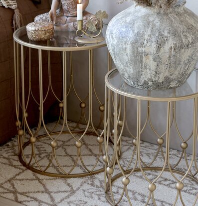 Bild av harmonisk miljö med eleganta och rustika detaljer