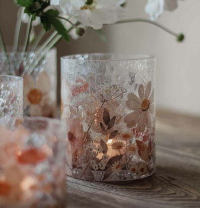 Bild av charmig ljuslykta i harmonisk interiörmiljö