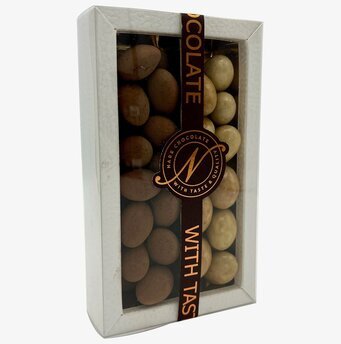 Foto: Elegant förpackning med stilfull chokladmandel