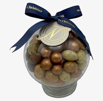 Bild av stilfull juldekoration med choklad och elegans