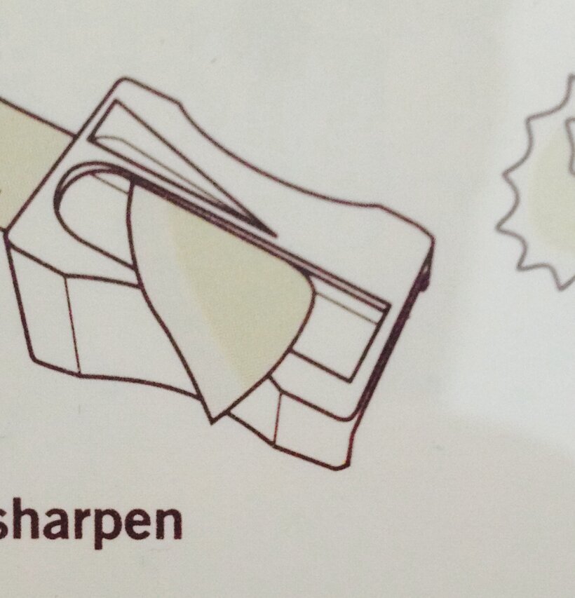 Morotsskalare Karato Röd från Propaganda på neutral bakgrund