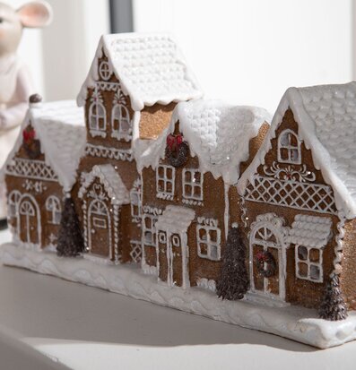 Bild av ett detaljerat pepparkakshus med LED-belysning