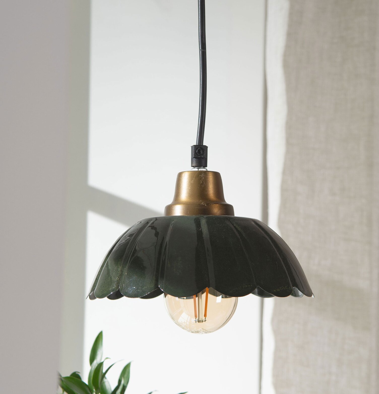 Taklampa Lovis Kale A Lot Decoration Lampor Taklampor Golvlampor Bordslampor LED-lampor Ledlampor Fönsterlampor Ljusslingor för dekoration