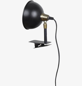 Foto av funktionell och stilren lampa med klämfäste
