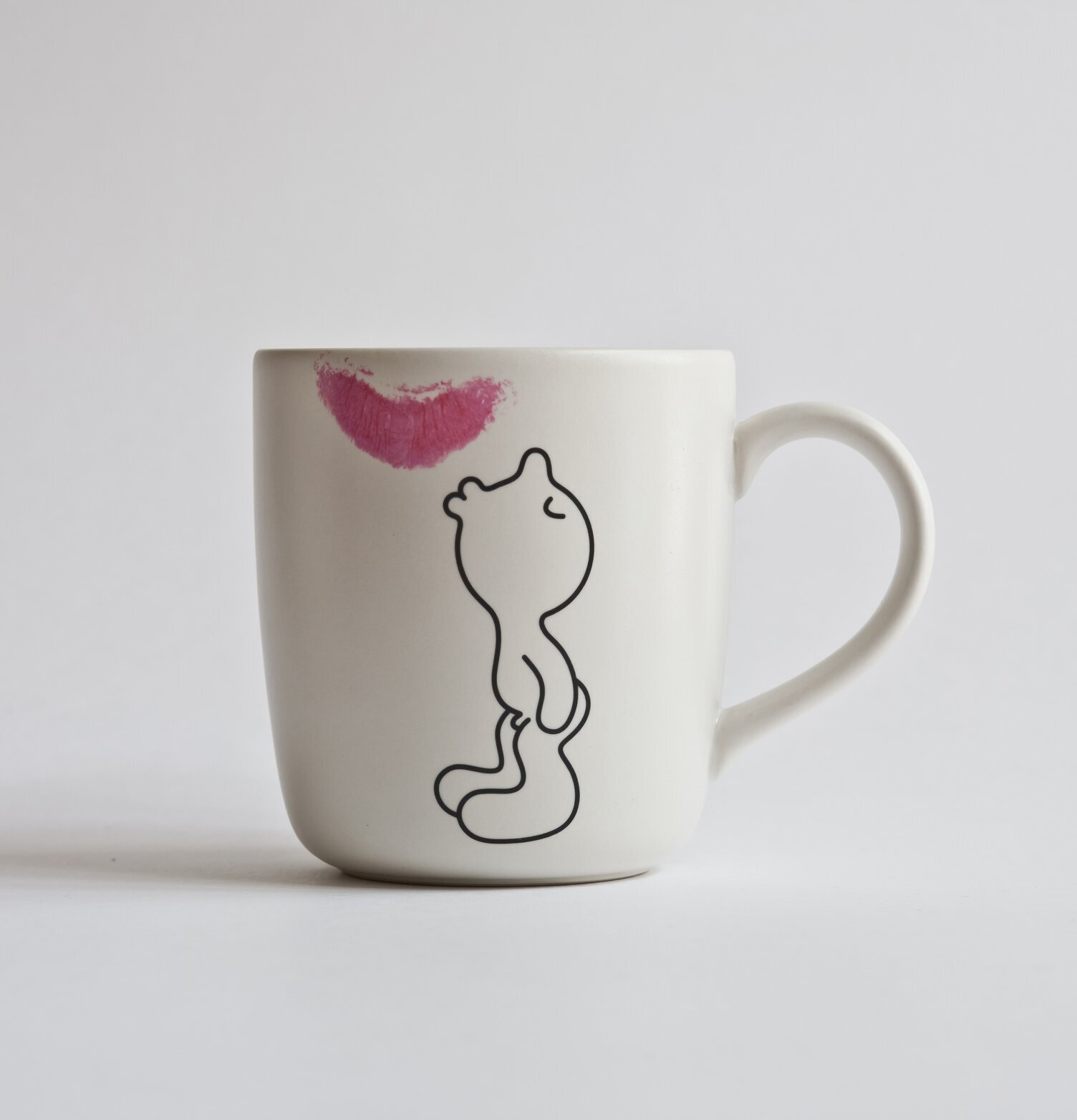 Propaganda Mugg Mr.P Kiss med komisk design och läppavtryck