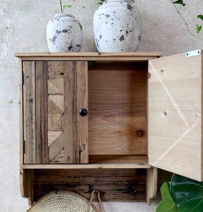 Bild av stilfullt väggskåp med rustik och jordnära känsla