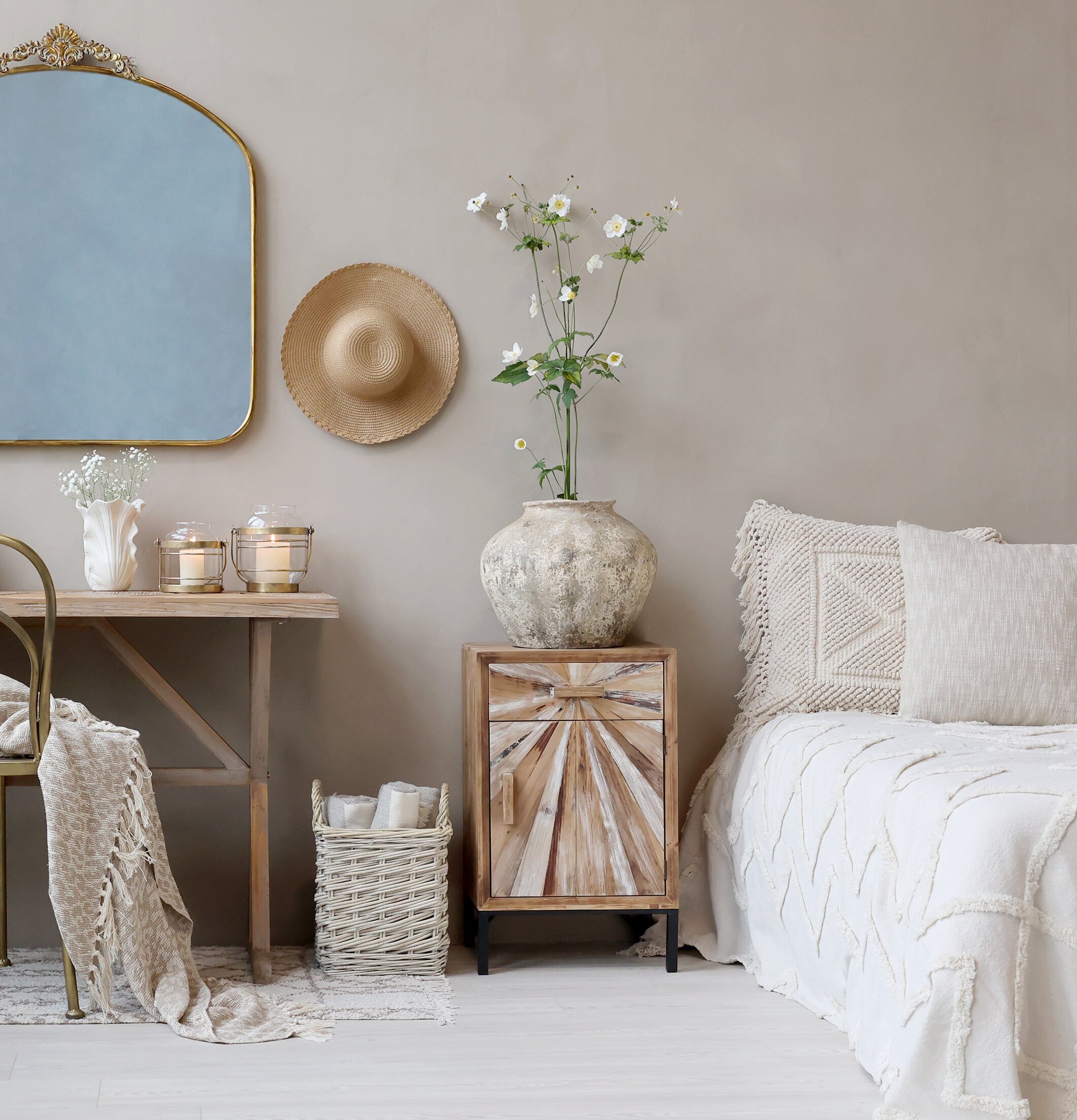 Träskåp Natur Chic Antique Skåp (ej för nycklar eller medicin) Vägghyllor som mer är en möbel