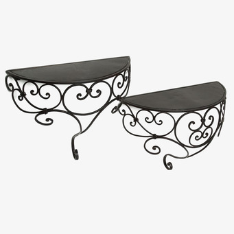 Bild av eleganta antiksvarta halvcirkelformade hyllor