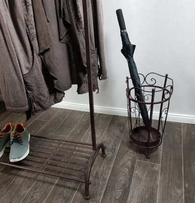 Bild av smakfullt arrangerat rum med harmonisk balans