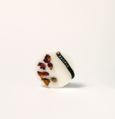 Bild av ett doftblock med naturliga och estetiska detaljer