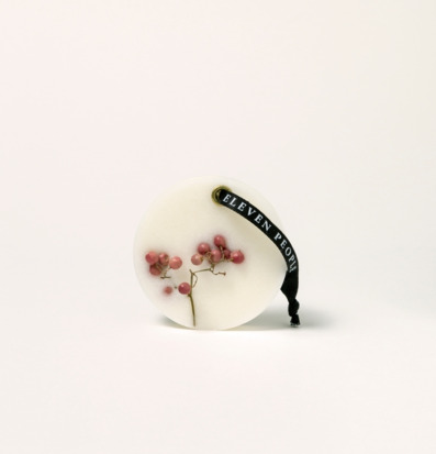 Foto av elegant doftblock med naturliga färgdetaljer