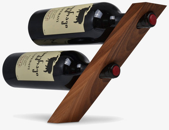 Foto av innovativ vinflaskhållare i valnötträ