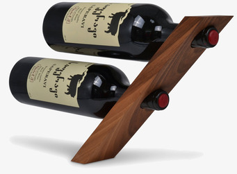 Bild av elegant och innovativ vinflaskhållare i valnöt