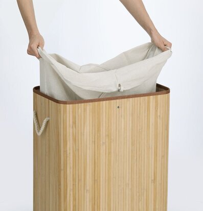 Bild av stilfull tvättkorg i bambu med tygsäck