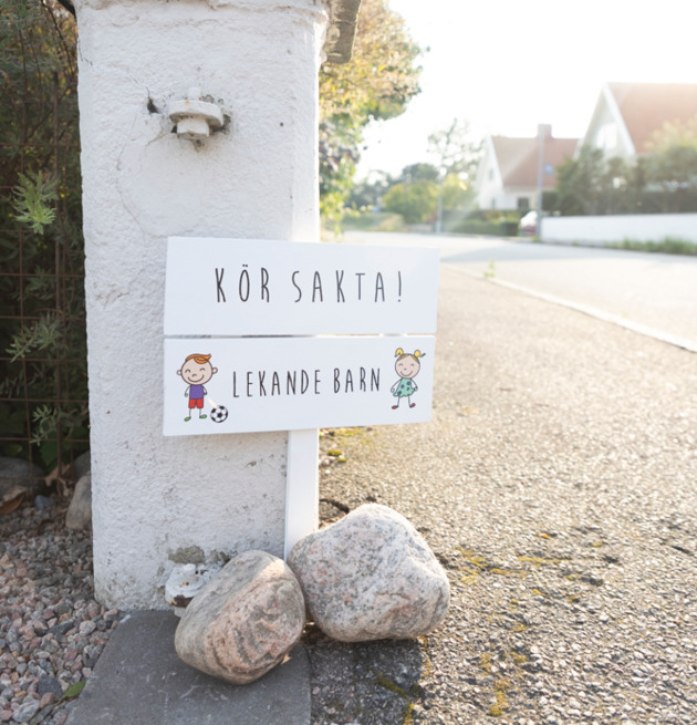 Skylt - Lekande Barn Different Design Övrig prydnad/dekoration för inredning utemiljö