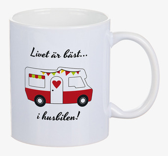 Bild av porslinsmugg med husbilsmotiv och festlig känsla