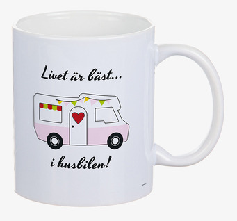 Bild av porslinsmugg med husbilsmotiv och äventyrskänsla