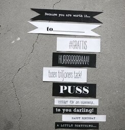 QLKort Qlkort - Stickers på slitet betonggolv med sprickor