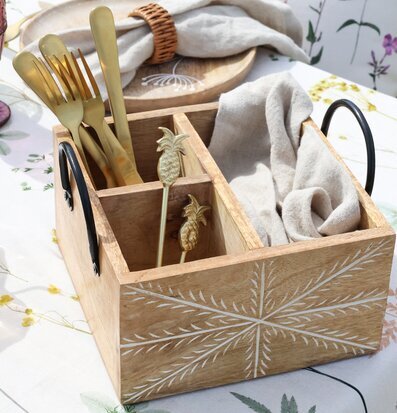 Bild av förvaringslåda i stilren och romantisk inredning