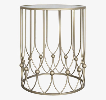 Bild av sidobord med gyllene metall och glasdesign