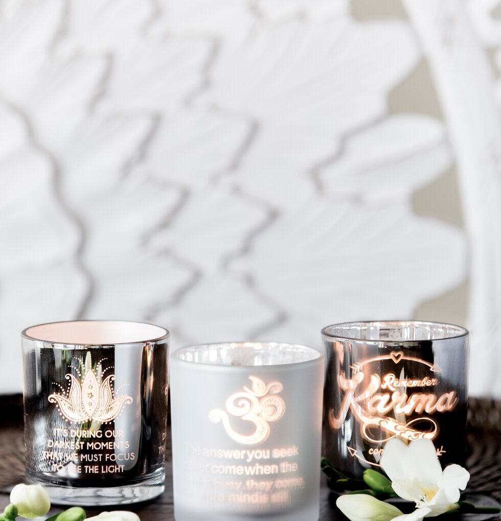 Spirituell 3 Ass - Majas Cottage: Tre ljuslyktor på bricka