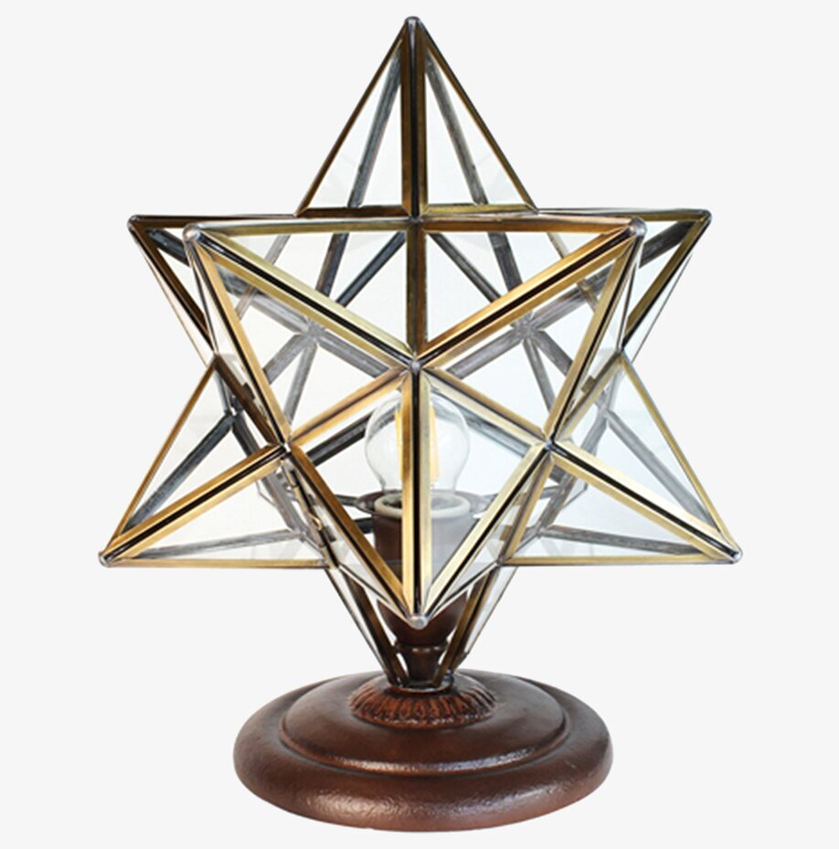 Bild av stjärnformad bordslampa med geometrisk design
