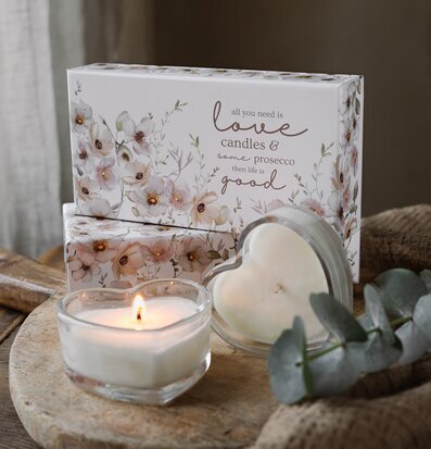 Bild av lugn och avkoppling med doftljus i fokus