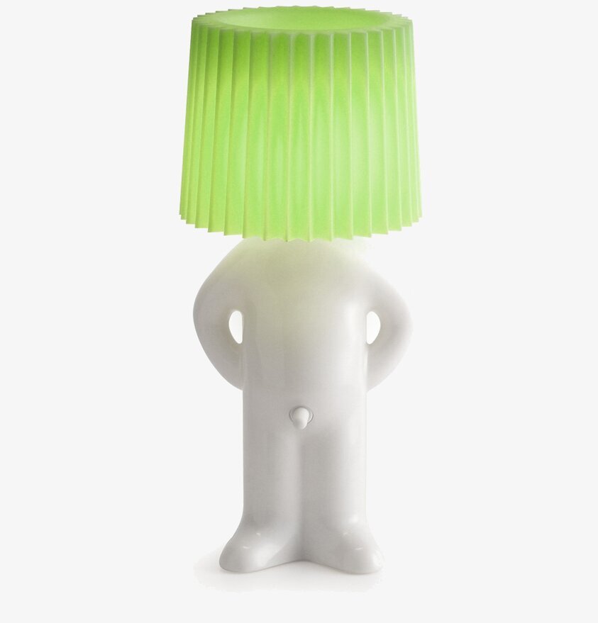 Lampa - Mr. P One Man Shy Grön från Propaganda på ett bord