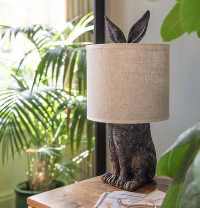 Bild av stilfull lampa med kanindesign och mjuk atmosfär