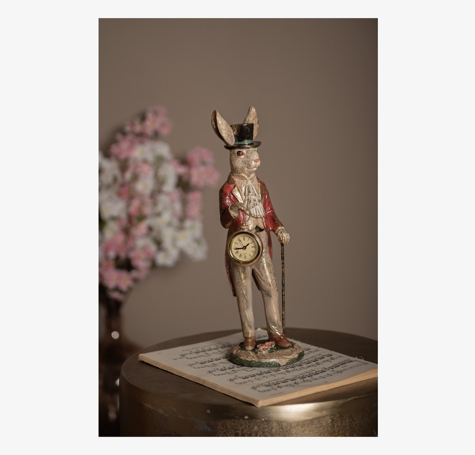 Bild av elegant kaninherre med klocka och blommor